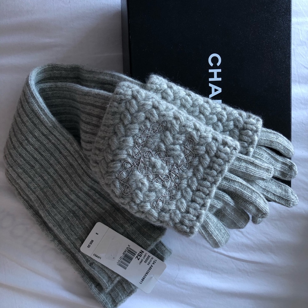 Chanel Gloves 💯 Authentic NWT NIB